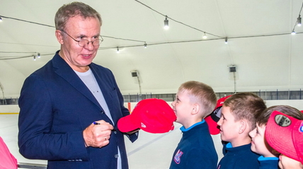 На Алтай приезжает прославленный хоккеист Вячеслав Фетисов и ещё много звёзд