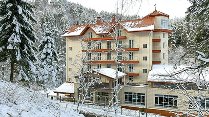 В Белокурихе открыли первый пятизвездочный отель в лесном массиве у горной реки