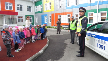 Сотрудники Госавтоинспекции провели мероприятие с воспитанниками детского сада «Родничок»