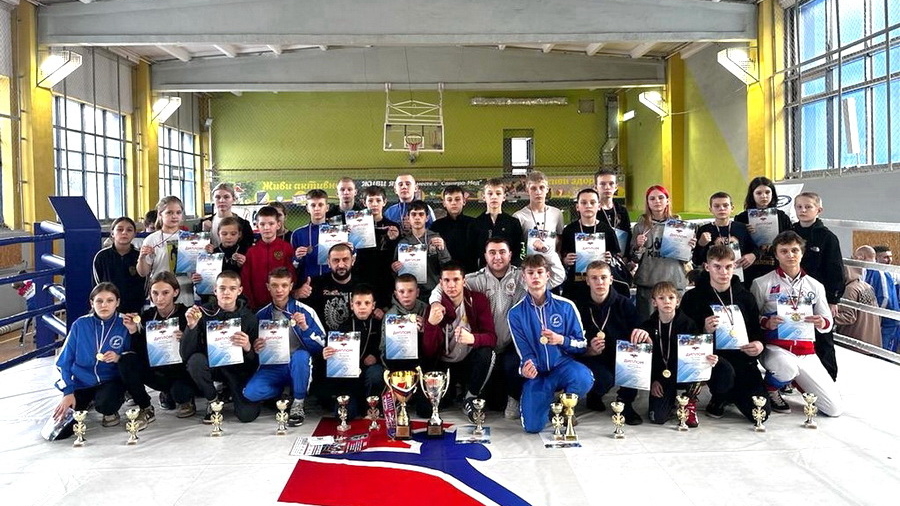 Кикбоксёры «Белфайтер» завоевали 12 золотых, 8 серебряных и 7 бронзовых медалей на первенстве Алтайского края