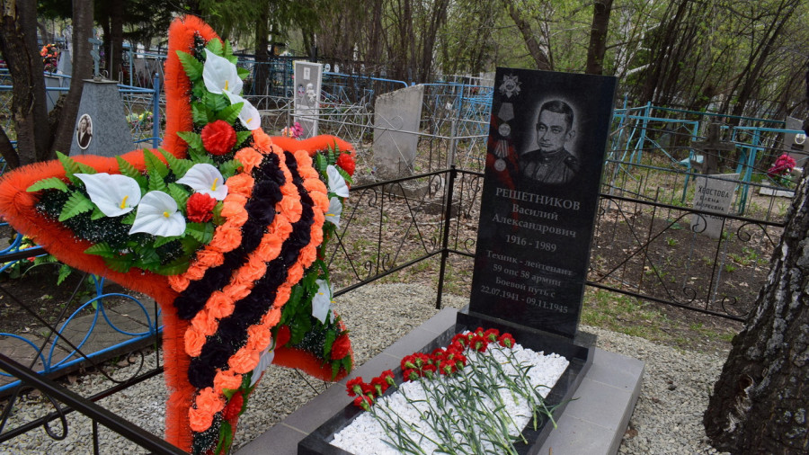 На старом кладбище города обновили памятники на могилах ветеранов Великой Отечественной войны