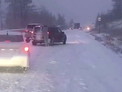 В Горном Алтае после сильного снегопада на перевале застряли десятки машин (видео)