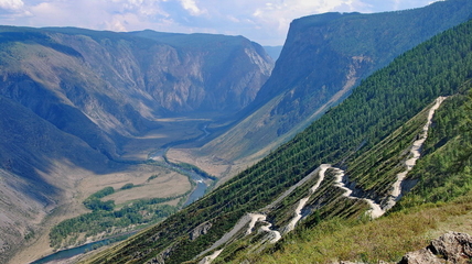 На Алтае началось строительство безопасного спуска с перевала Кату-Ярык
