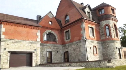 В Белокурихе продают замок с сауной и бассейном почти за 37 млн рублей