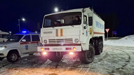 Алтайские спасатели в метель вытягивают улетевшие в кюветы авто