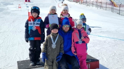 Маленькие спортсмены Белокурихи успешно выступили на соревнованиях по горным лыжам