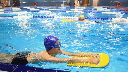 В России решили ежегодно обучать плаванию не менее 500 тыс. детей