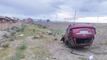 Подробности аварии на Алтае, где пассажир вылетел из салона и приземлился на крышу дома