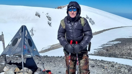 77-летний спортсмен из Алтайского края покорил вершины Эльбруса