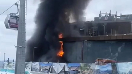 В Горном Алтае горел панорамный ресторан, который строился рядом с подъёмником на курорте «Манжерок»