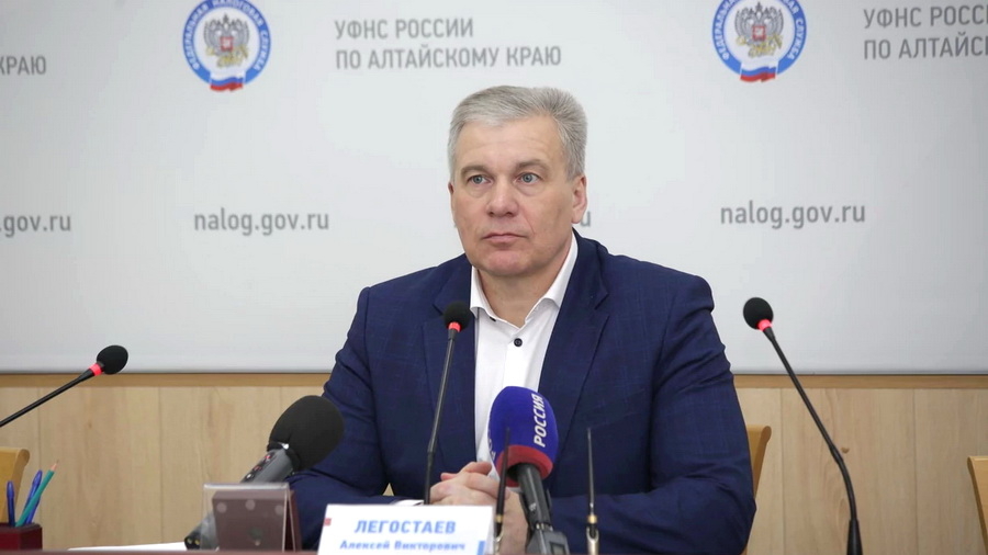 Главный налоговик Алтайского края подтвердил, что его коллеги могут следить за гражданами, у которых расходы не совпадают с доходами