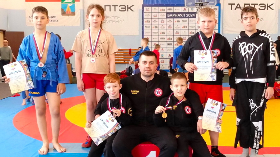 Самбисты Белокурихи вернулись с наградами с краевого фестиваля