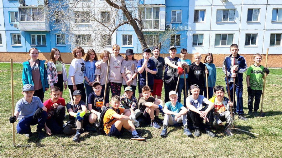 Волонтёры Победы города Белокуриха навели порядок на Аллее Ветеранов