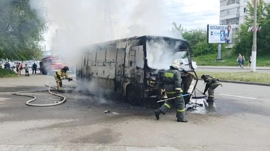 В Бийске из-за короткого замыкания вспыхнул пассажирский автобус