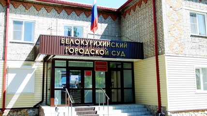 Суд Белокурихи подтвердил обязанность передать врачу обещанную квартиру после десяти лет работы