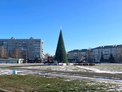 На главной площади города-курорта Белокурихи установили новогоднюю ёлку
