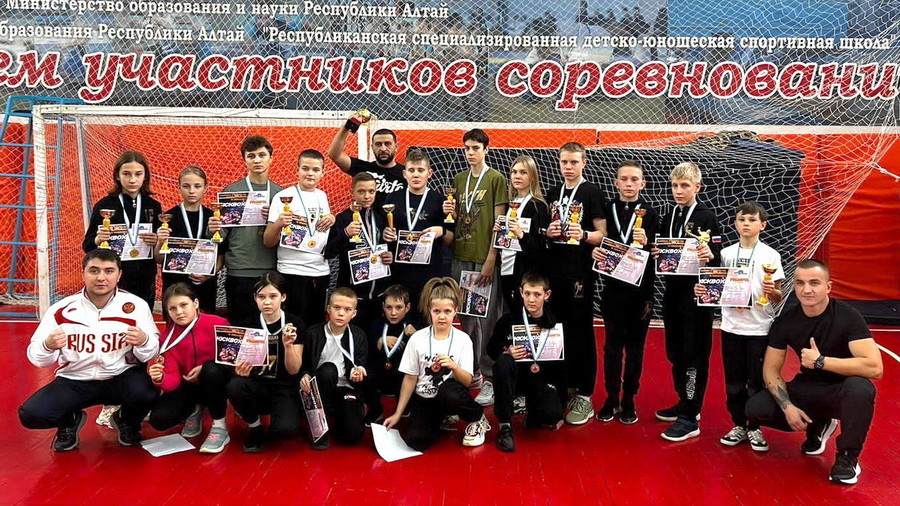 Белокурихинские кикбоксёры привезли с «Кубка Республики Алтай» 18 медалей