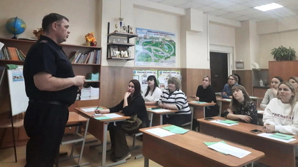 Сотрудники Госавтоинспекции проводят встречи с родителями, посвященные детской безопасности