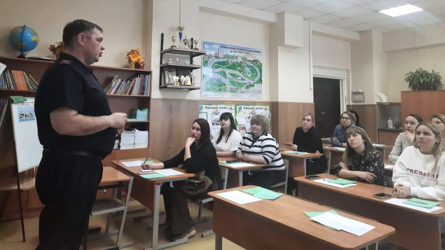Сотрудники Госавтоинспекции проводят встречи с родителями, посвященные детской безопасности