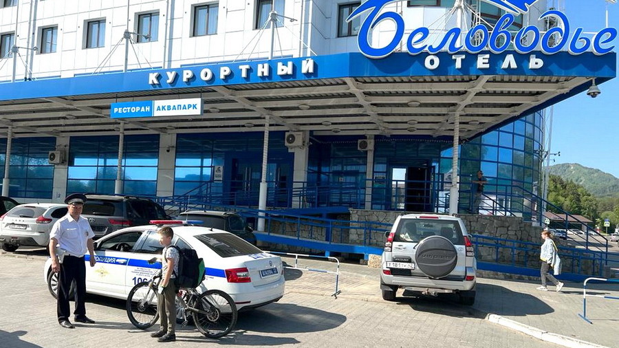 В Белокурихе школьникам напомнили о правилах пересечения проезжей части