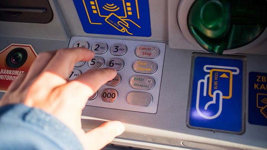 Жительница Алтайского края за 10 дней перевела мошенникам почти 4 млн рублей