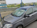 В Барнауле неизвестные разбивают стекла у автомобилей бутылками, жильцы в шоке
