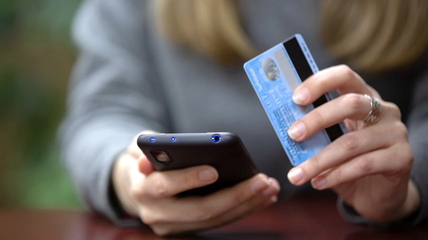 Злоумышленники обманули жительницу Белокурихи под предлогом купли-продажи парфюма