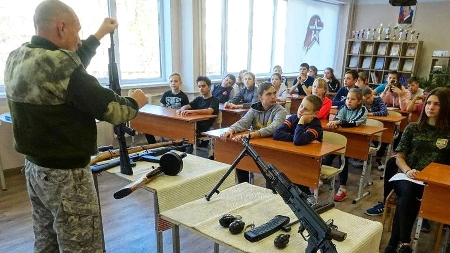 В школах Алтайского края появится новый предмет - ОБЗР, учителей отправят обучаться управлять дронами