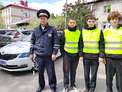 Сотрудники Госавтоинспекции с отрядом ЮИД «Светофор» и родителями провели акцию «Родительский патруль»