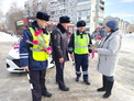 Госавтоинспекция и отряд ЮИД поздравили автоледи с наступающим праздником 8 марта