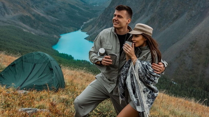 «Завораживает дух»: популярный блогер устроила фотосессию в горах Алтая