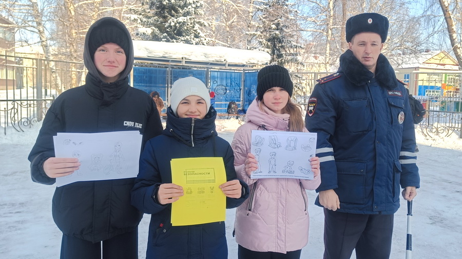 Сотрудники Госавтоинспекции Белокурихи совместно со школьниками провели рейд