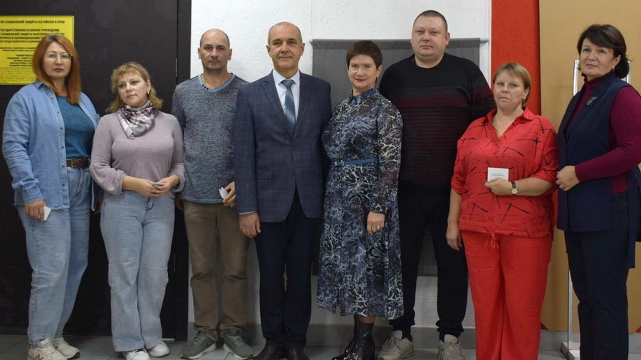 В Белокурихе вручили удостоверения первым многодетным семьям