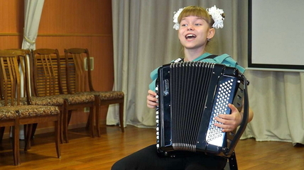 Баянистка из Смоленского района выступила в Москве на одной сцене с Олегом Газмановым