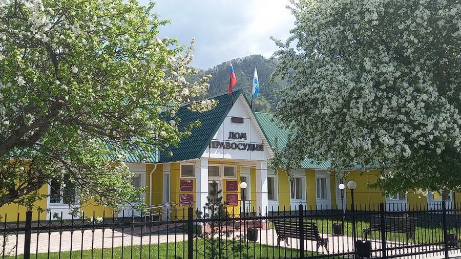 Экс-чиновника и полицейских отправили в колонию строгого режима за махинации с землей