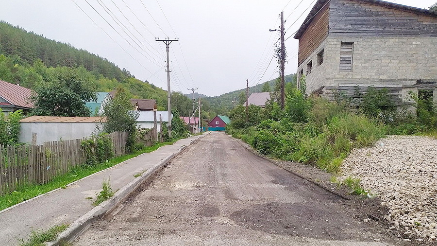 Зачем барнаульская компания «ДСПК» сняла недавно уложенный асфальт на двух улицах Белокурихи?