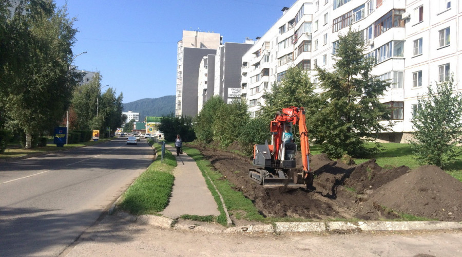 Тротуар вдоль семиэтажки будет дальше от дороги
