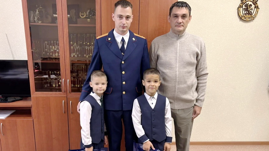 Сотрудники СК из Белокурихи помогли отцу собрать сыновей-первоклассников в школу