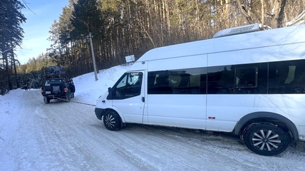 Сотрудники белокурихинской Госавтоинспекции оказали помощь водителю автобуса с туристами
