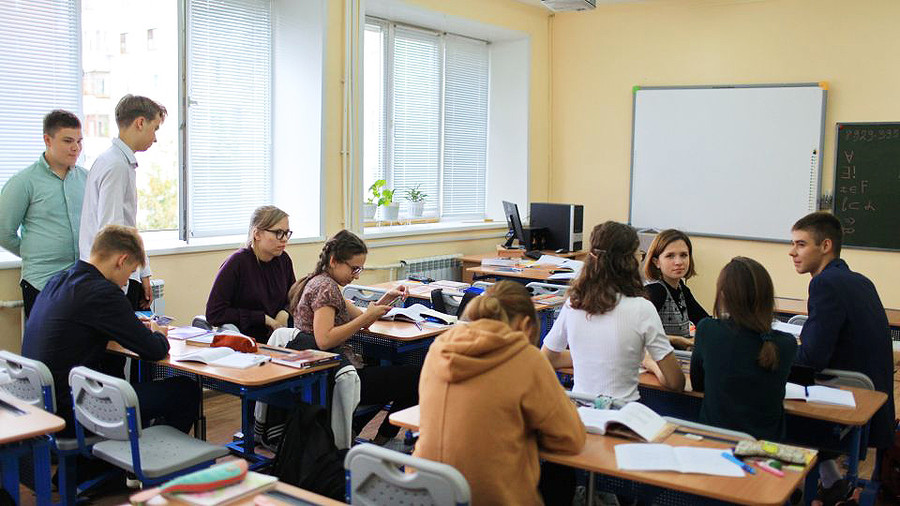 В школах Бийска объявили о внеплановых каникулах из-за роста заболеваемости