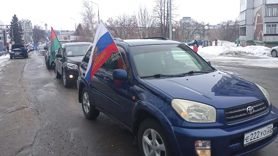 В городе-курорте Белокуриха прошёл автопробег «Поддержим наших»