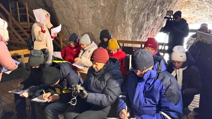 Несмотря на легкий мороз в Денисовой пещере провели Географический диктант
