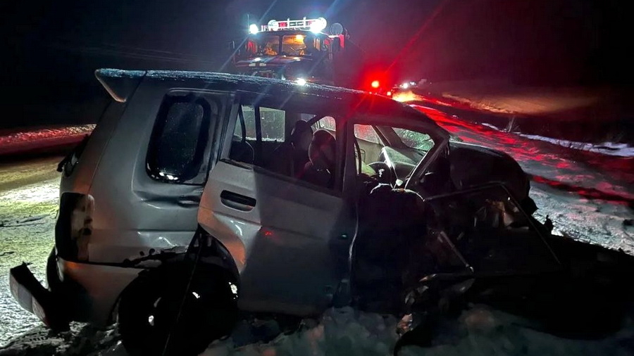 На трассе Бийск – Белокуриха произошло лобовое столкновение Mazda с Land Rover