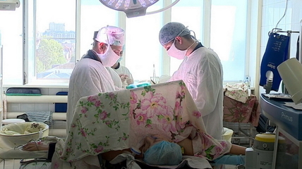 Врачи Алтайского краевого онкологического диспансера провели редкую операцию