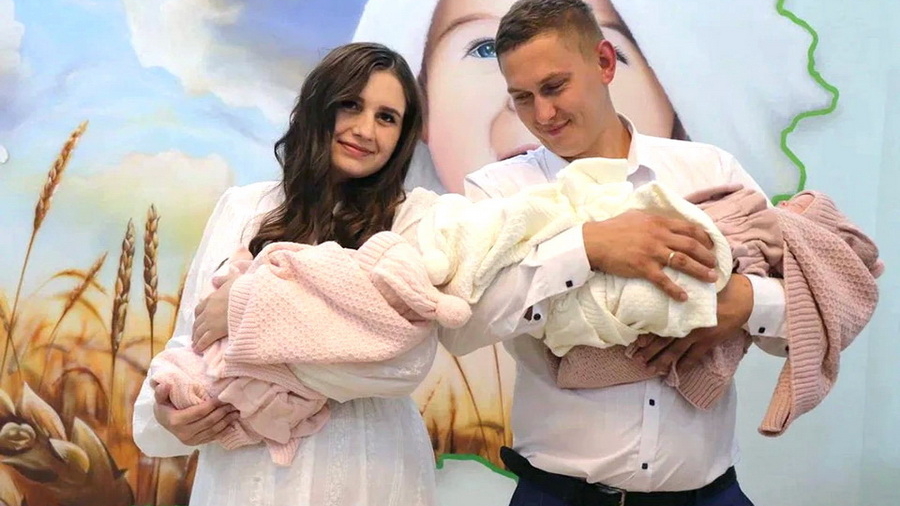 Три мальчика и три девочки. В Алтайском крае родилась вторая за год тройня