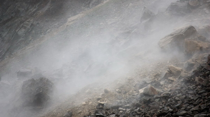На Алтае туристы чуть не погибли из-за камнепада в горах