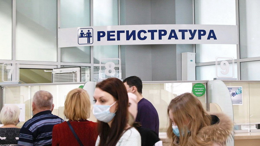 Медучреждения Алтайского края возвращаются к масочному режиму и ограничению посещений