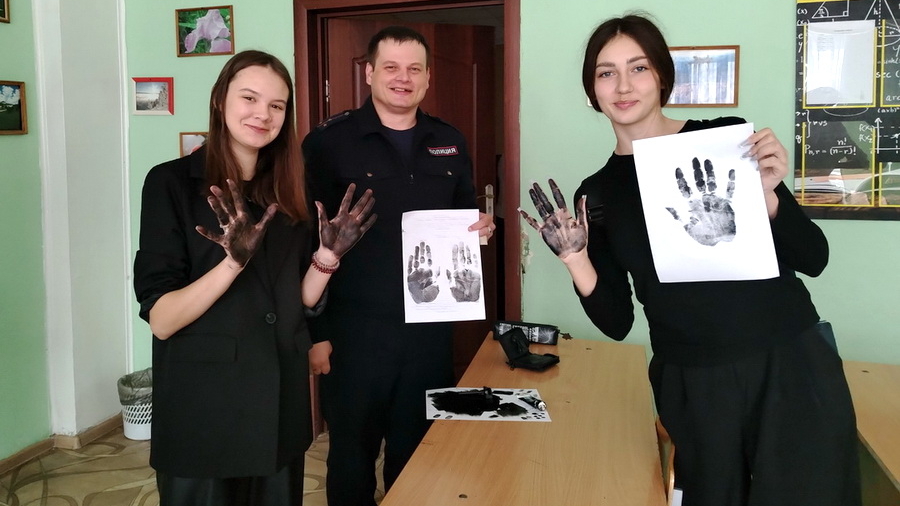 Сотрудники полиции рассказали школьникам о работе сотрудников ОВД и напомнили о правилах безопасности