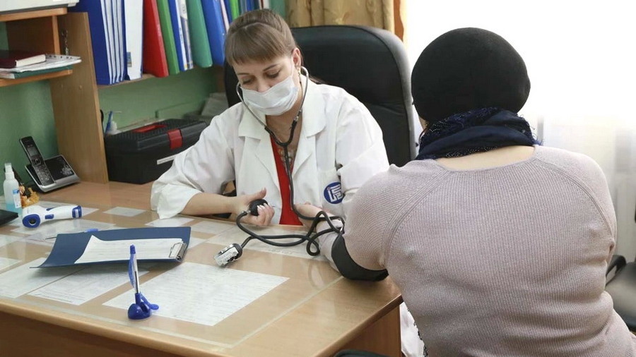 Стало известно, как будут работать поликлиники и больницы Алтайского края на майские праздники