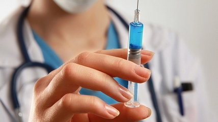 Обязательную вакцинацию от COVID-19 в Алтайском крае могут ввести до конца недели